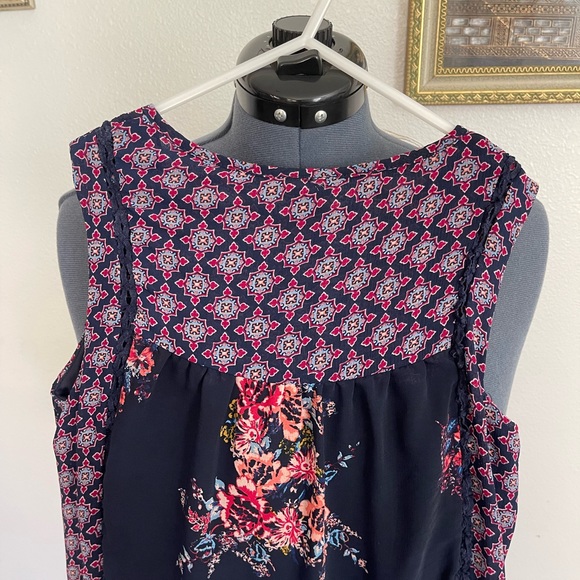 Xhilaration size XS , sleeveless dress , beautiful flowers and pattern - Picture 4 of 5